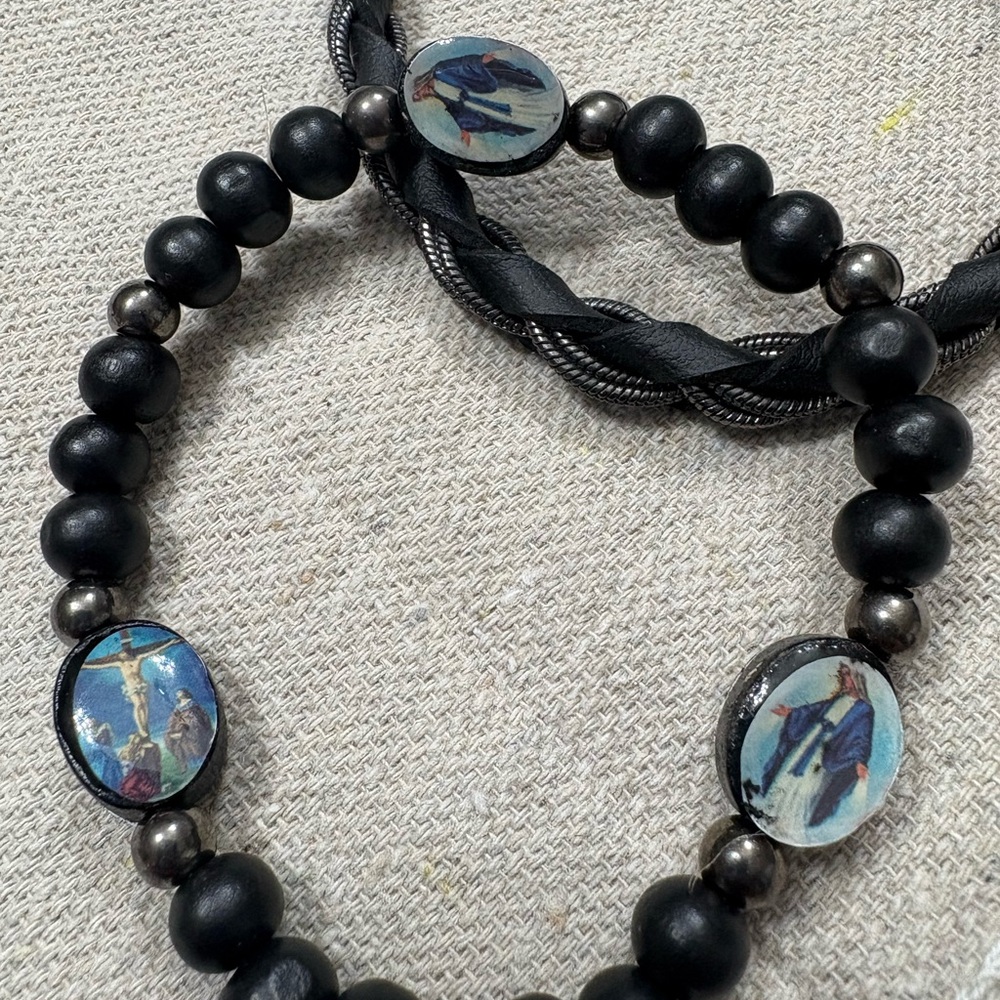 Black Beaded Bracelet Set - Picture 4 of 4